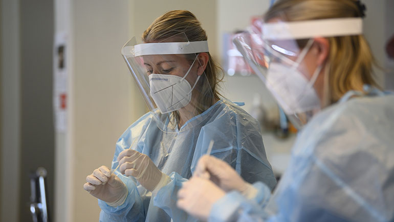 Γερμανία: Η άνοδος των κρουσμάτων Covid-19 έχει μειωθεί, αλλά παραμένει σε υψηλά επίπεδα